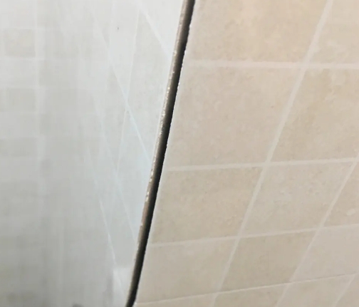 市北瓷砖空鼓维修公司分享阳台瓷砖脱落的修复过程可以分为以下几个步骤